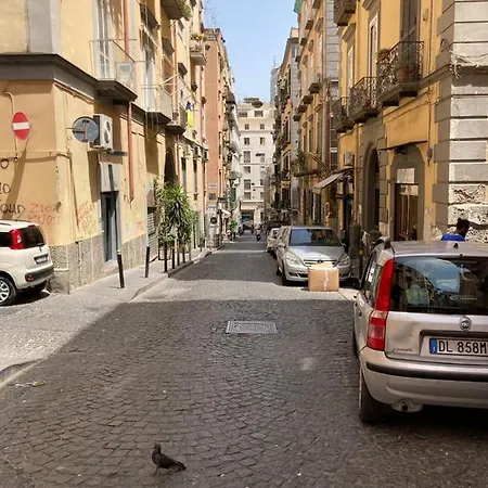 A Casa Di Nonna Ida, Nel Cuore Pulsante Di Naples